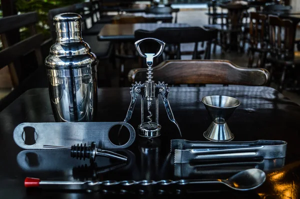 Herramientas de barra para hacer kokteyli.