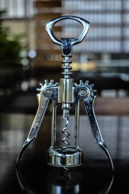 Enstrümanto para destapar vinos