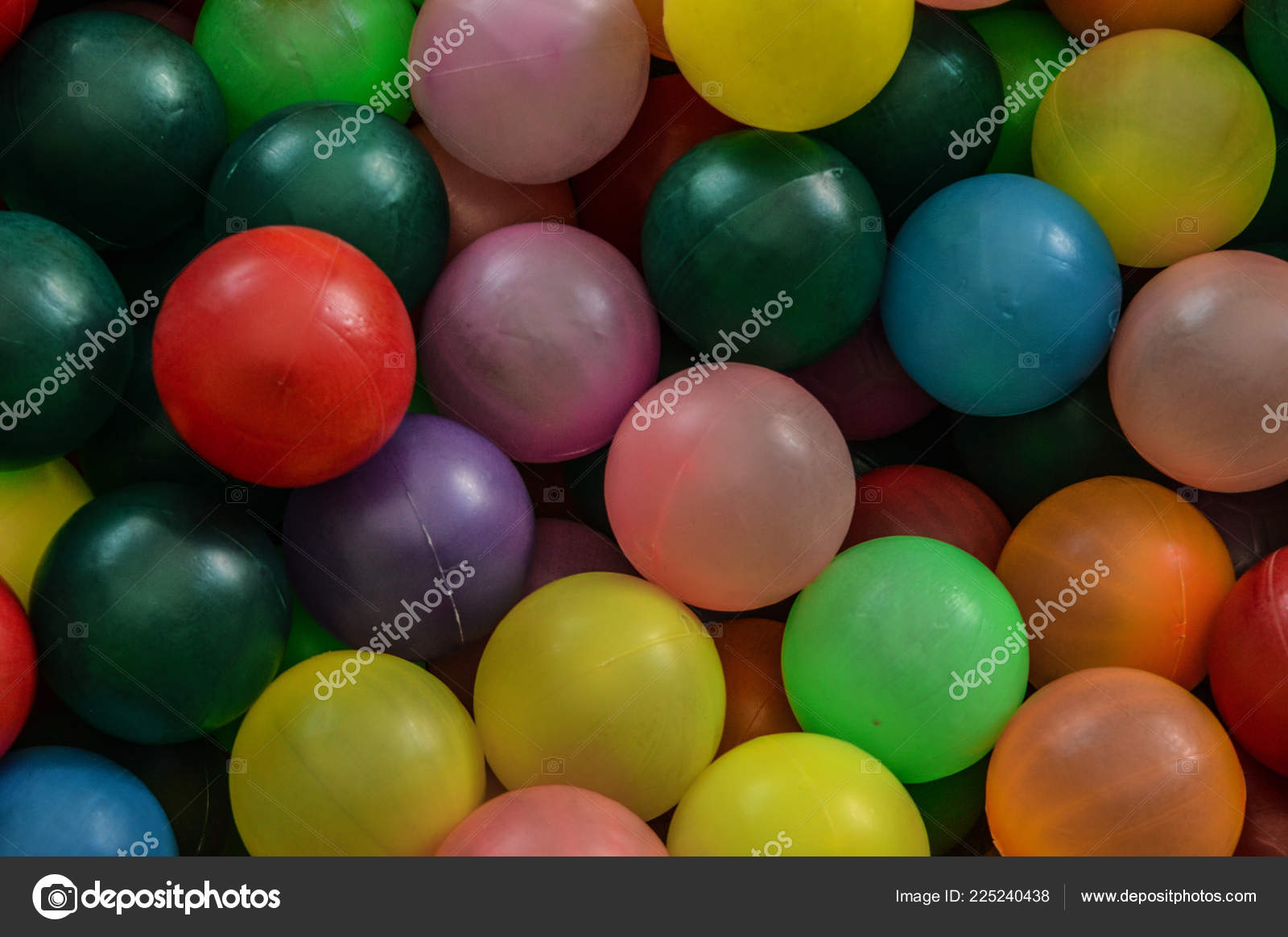 https depositphotos com 225240438 stock photo piscina pelotas colores html