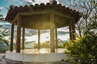 Mirador en el atardecer