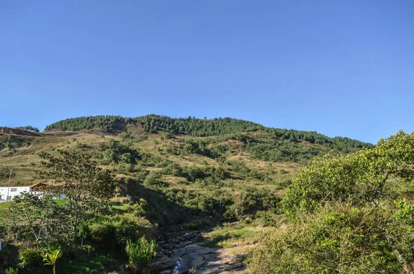 Pisaje Las Colinas Con Rio — Stockfoto