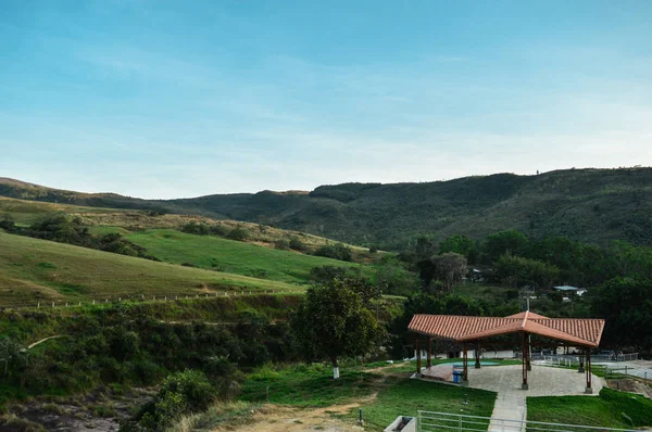 Paisaje Las Colinas Con Una Casa — Fotografia de Stock