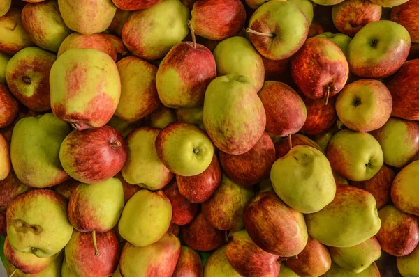 Taze Kolombiyalı tropikal elma