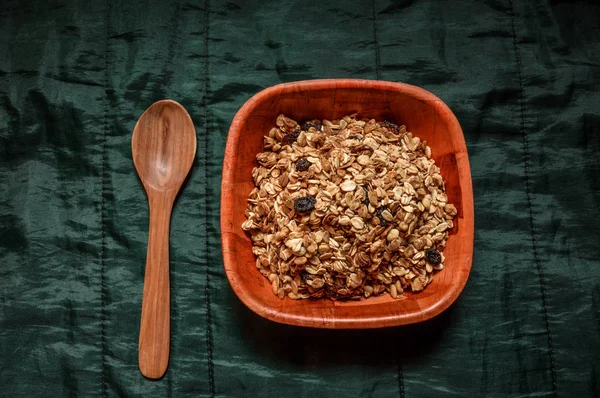 Schotel Met Muesli Cornflakes Naast Een Lepel — Stockfoto