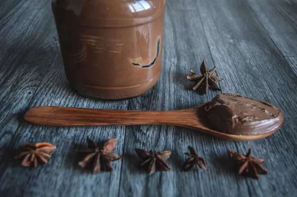 Yıldız anason ve çikolata