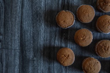 ahşap zemin üzerinde Muffin