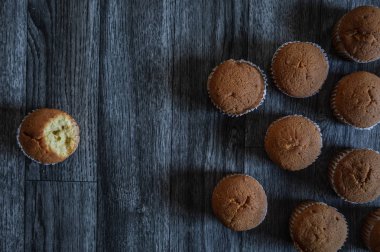 ahşap zemin üzerinde Muffin