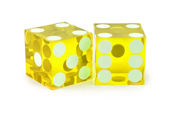Dvě Žluté Profesionální Hra Kostky Detailní Izolované Bílém Pozadí Čtyři — Stock fotografie
