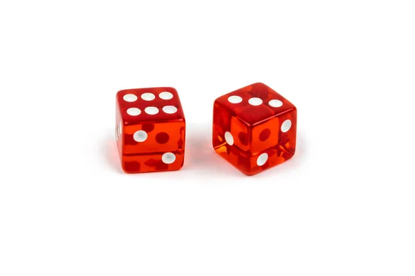 两个红色玻璃骰子隔离在白色背景上 六和三 — 图库照片
