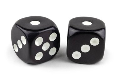 Beyaz arka planda izole edilmiş iki siyah zar. Bir ve bir..