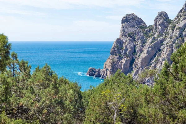 Golitsyn patikasından Kırım 'daki Blue Bay' e güzel bir manzara.