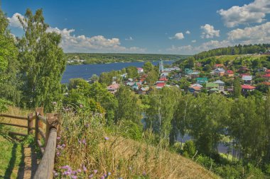Volga Nehri ve eski Rus şehir Ples