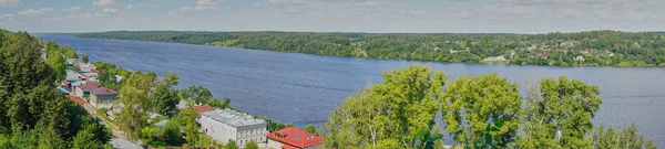 Volga Nehri ve eski Rus şehir Ples