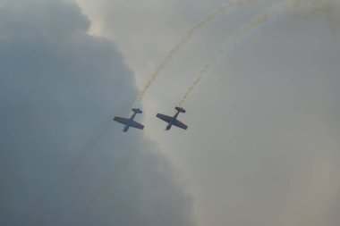 Uçan uçaklar, hava gösterisi