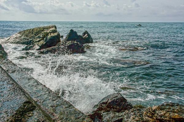 岩石和黑海海岸的看法 俄罗斯 — 图库照片