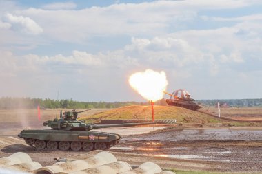 Askeri performansına Rus T-90 tankları