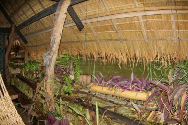 Tayland Kwai Nehri üzerinde Köyü