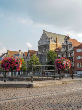 Şehir Merkezi Mechelen, Belçika Dyle Nehri yanındaki eski tuz wharf adlı eski tarihi evleri