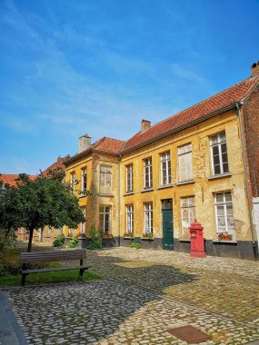 Eski dansa evlerde UNESCO tarafından korunan beguinage şehir merkezi Lier, Belçika