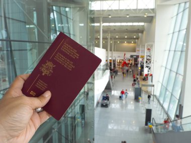 Belçika pasaportu içinde bağlayıcı bina, Brüksel Airoport, Belçika'nın ana Havaalanı holding beyaz el