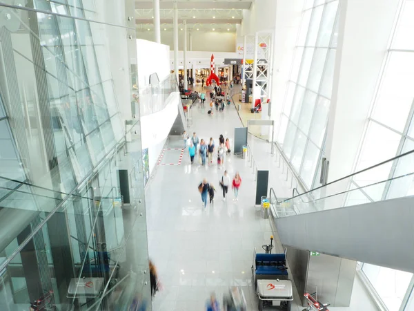 2018年8月 比利时布鲁塞尔机场 查看2015年启用的连接器大楼 航站楼和布鲁塞尔机场主走廊 — 图库照片