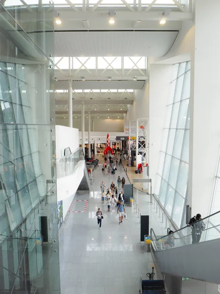 2018年8月 比利时布鲁塞尔机场 查看2015年启用的连接器大楼 航站楼和布鲁塞尔机场主走廊 — 图库照片