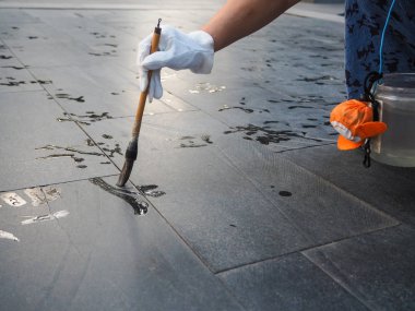 Yaşlı kadın hat Çince karakterler yok anında ısı nedeniyle ve okunabilir değil, ama pratik Beijing, Çin