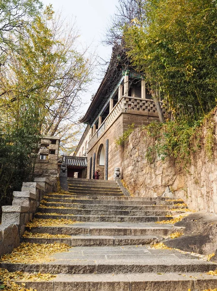 Qingdao China Dezembro 2017 Escadas Que Levam Templo Huayan Área — Fotografia de Stock