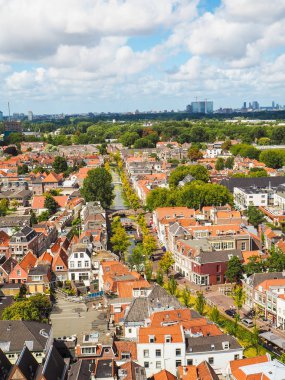Yaz aylarında Delft, Hollanda, eski şehrin panoramik havadan görünümü.