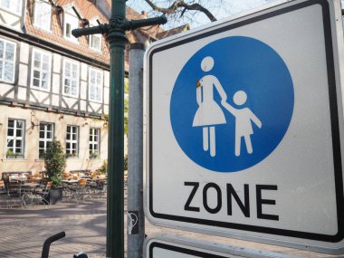 Hannover, Almanya Eski kasaba bir yaya bölgesinde gösteren sokak işaret