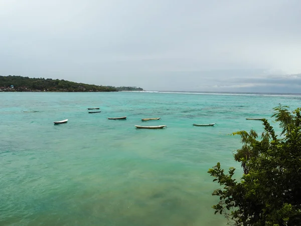 Baie Tranquille Avec Petits Bateaux Entre Nusa Lembongan Nusa Cenigan — Photo