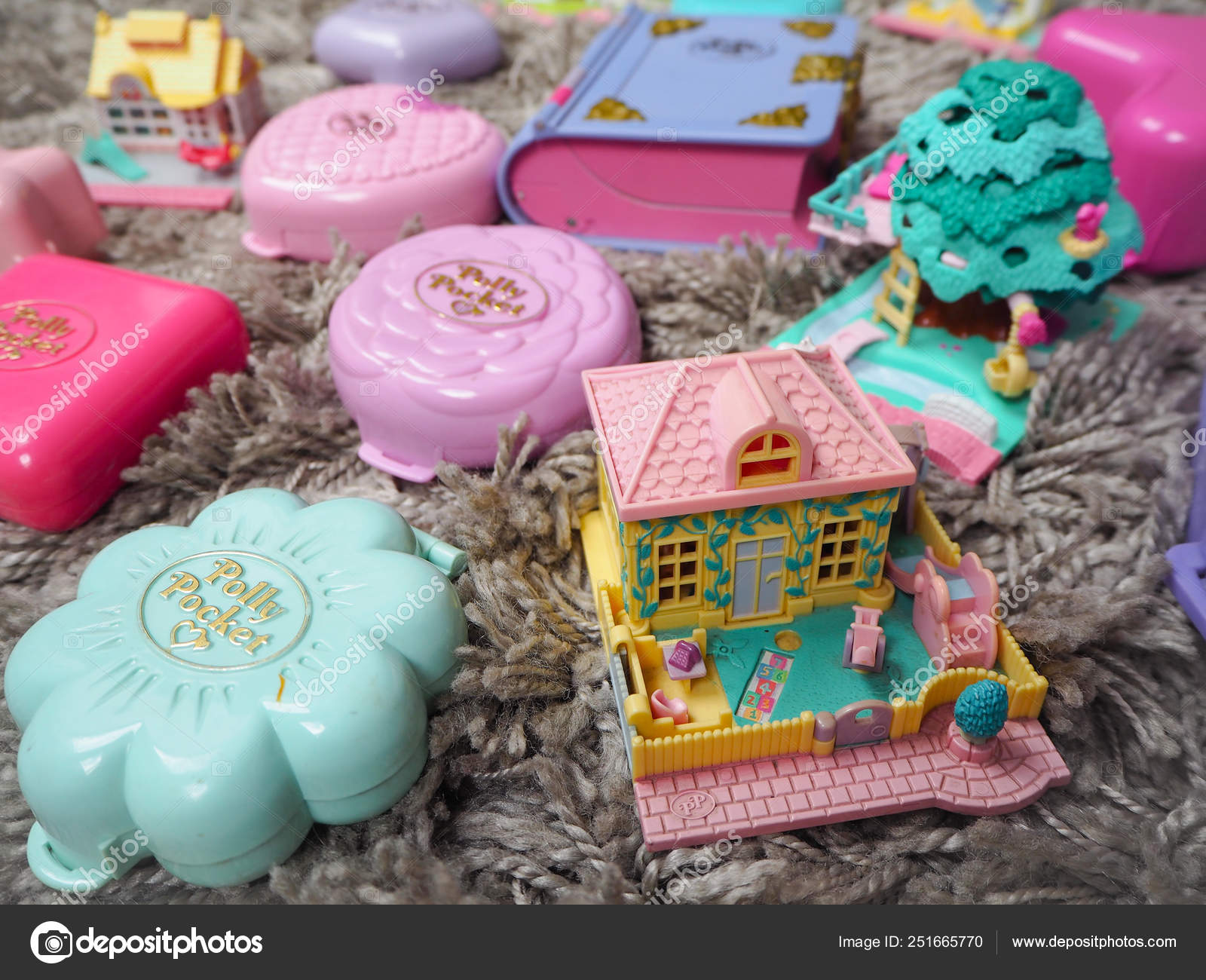 Images: polly pocket | March 2019 - Belgium: Collection of Polly Pocket's, miniature do – Stock Editorial Photo © Luoxi #251665770