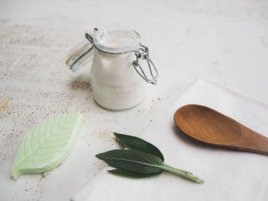 Diy bir ev yapımı vegan deodorant oluşturmak ve yapıştırma için ayarlayın