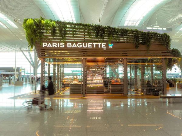 Maart 2019-Incheon, Zuid-Korea: Paris Baguette Bakery Store op de Terminal 2 van de internationale luchthaven Incheon — Stockfoto