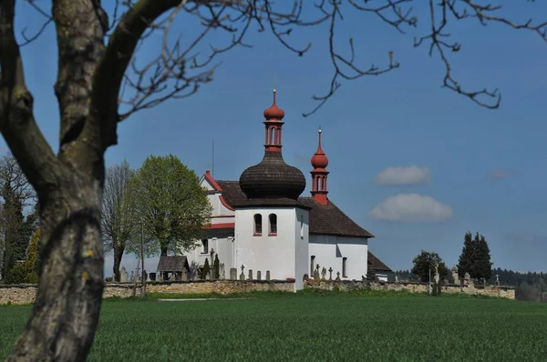 République Tchèque Église Saint Esprit Près Ville Dobruska Images De Stock Libres De Droits