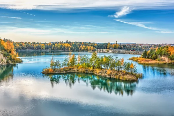 Autumn Landscape Lake Island Middle Yellowed Trees Banks — Stock Photo, Image