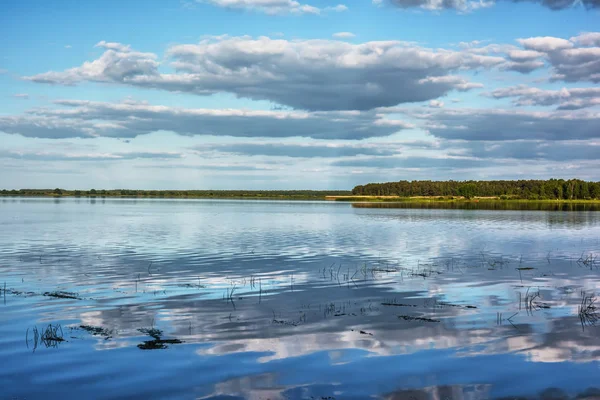 Giornata Sole Sul Lago — Foto Stock