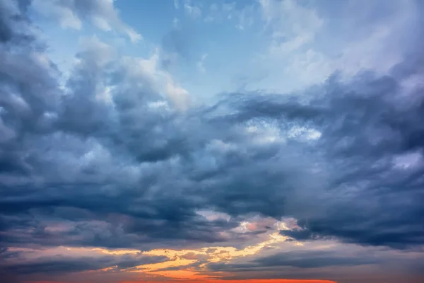 Blauer Himmel Mit Wolken Bei Sonnenuntergang — Stockfoto