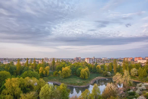 Rano Park Rzeki Miasta Domów — Zdjęcie stockowe