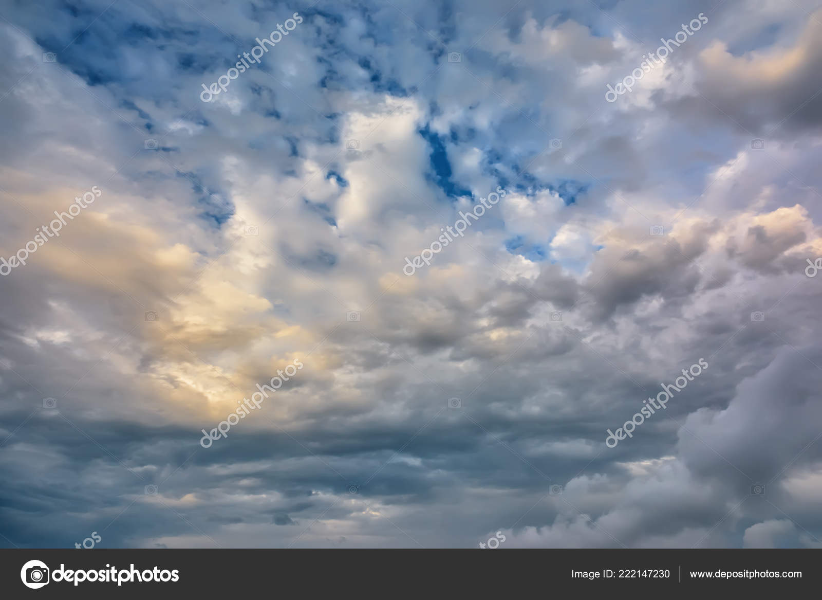 Ciel Bleu Avec Des Nuages Coucher Soleil Photographie
