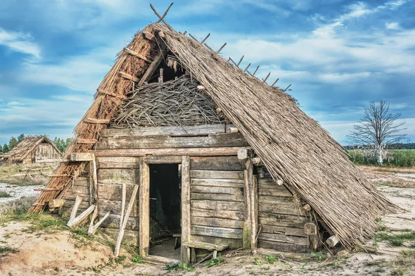 Ancient Old Wooden Hut — Stock Photo, Image