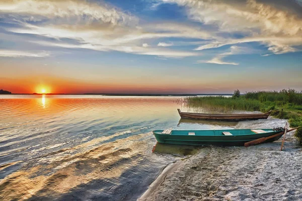 Sunset Lake Fishing Boats Shore — Stock Photo, Image