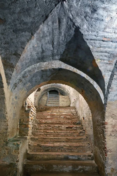 Catacumbas Antigas Arco Pedra Com Degraus — Fotografia de Stock