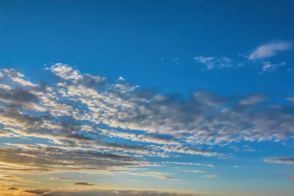 Frammento Cielo Blu Con Nuvole Colori Rosso Giallo Tramonto — Foto Stock