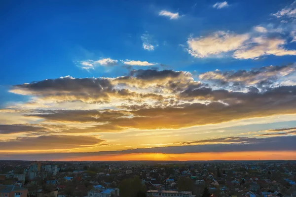 Solnedgång Över Staden Himmel Med Moln — Stockfoto