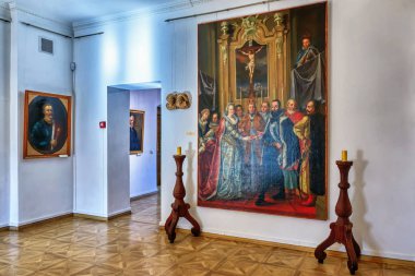 Lutsk, Ukrayna - 22 Şubat 2019: Birinin resimlerle Lutsk şehir (Ukrayna Güzel Sanatlar Müzesi salonları iç).