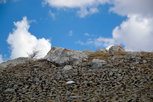 Mountain Rocks Blue Sky Clouds — Stock Photo, Image