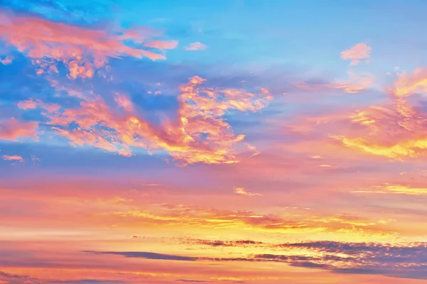 Cielo Azul Con Nubes Atardecer —  Fotos de Stock