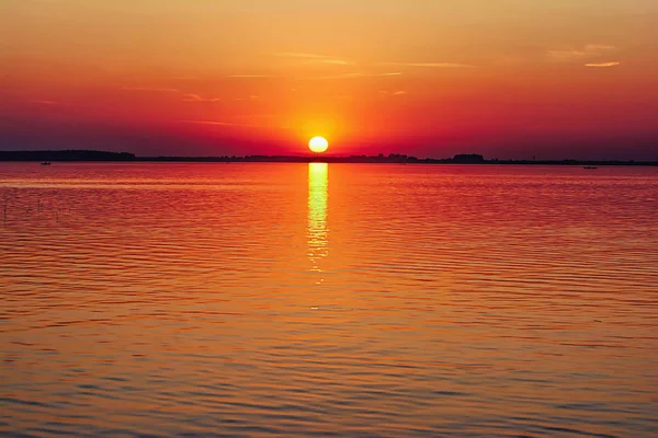 Tramonto Rosso Sul Lago — Foto Stock