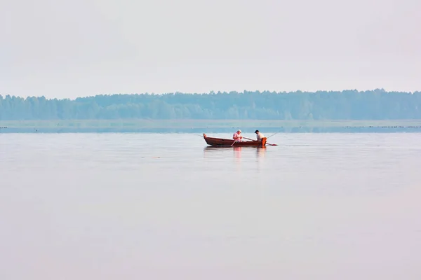 Sunrise Lake Wooden Boat Fishermen — Stock Photo, Image